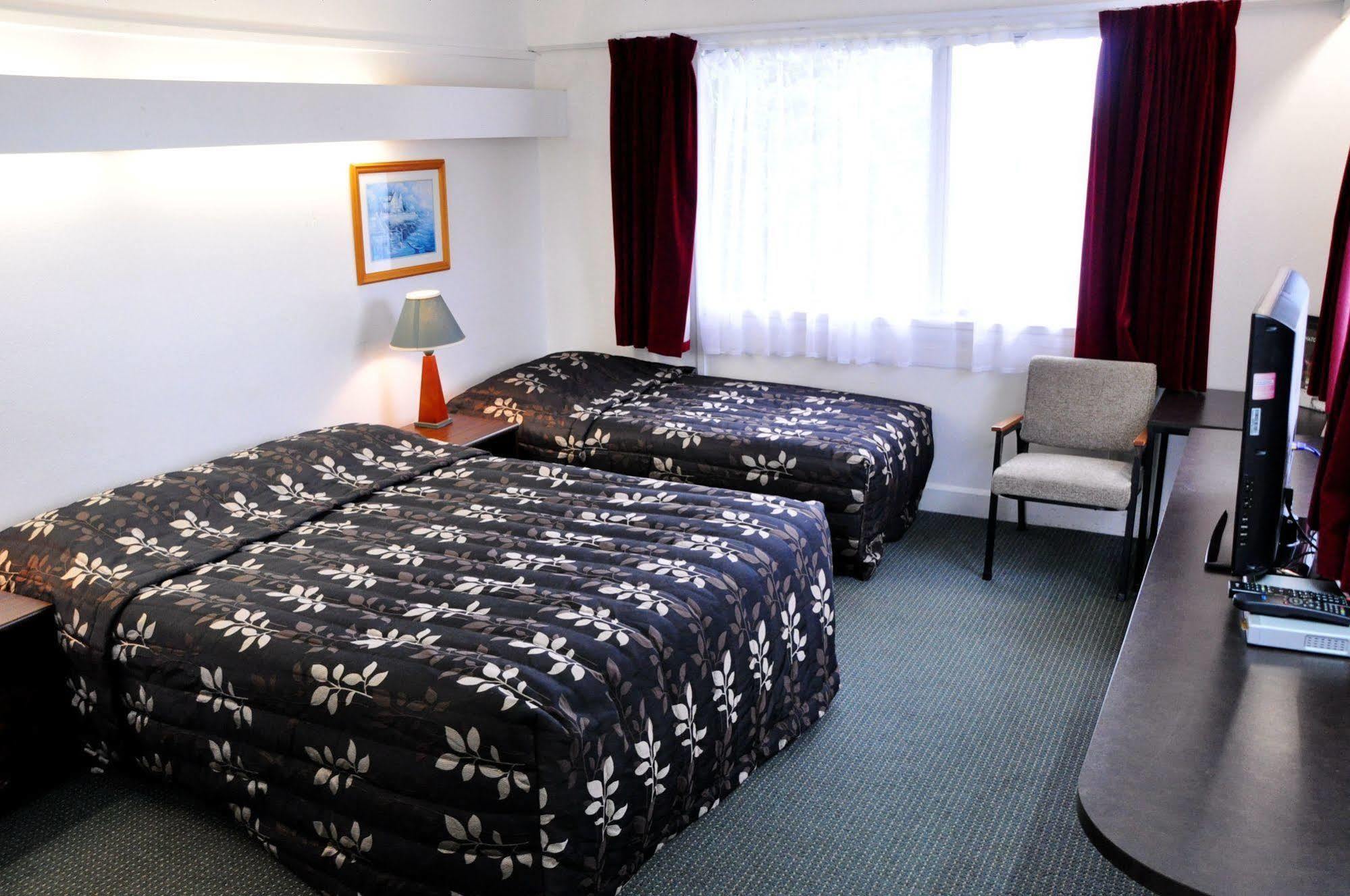 Braemar Motor Inn Ню Плимут Екстериор снимка
