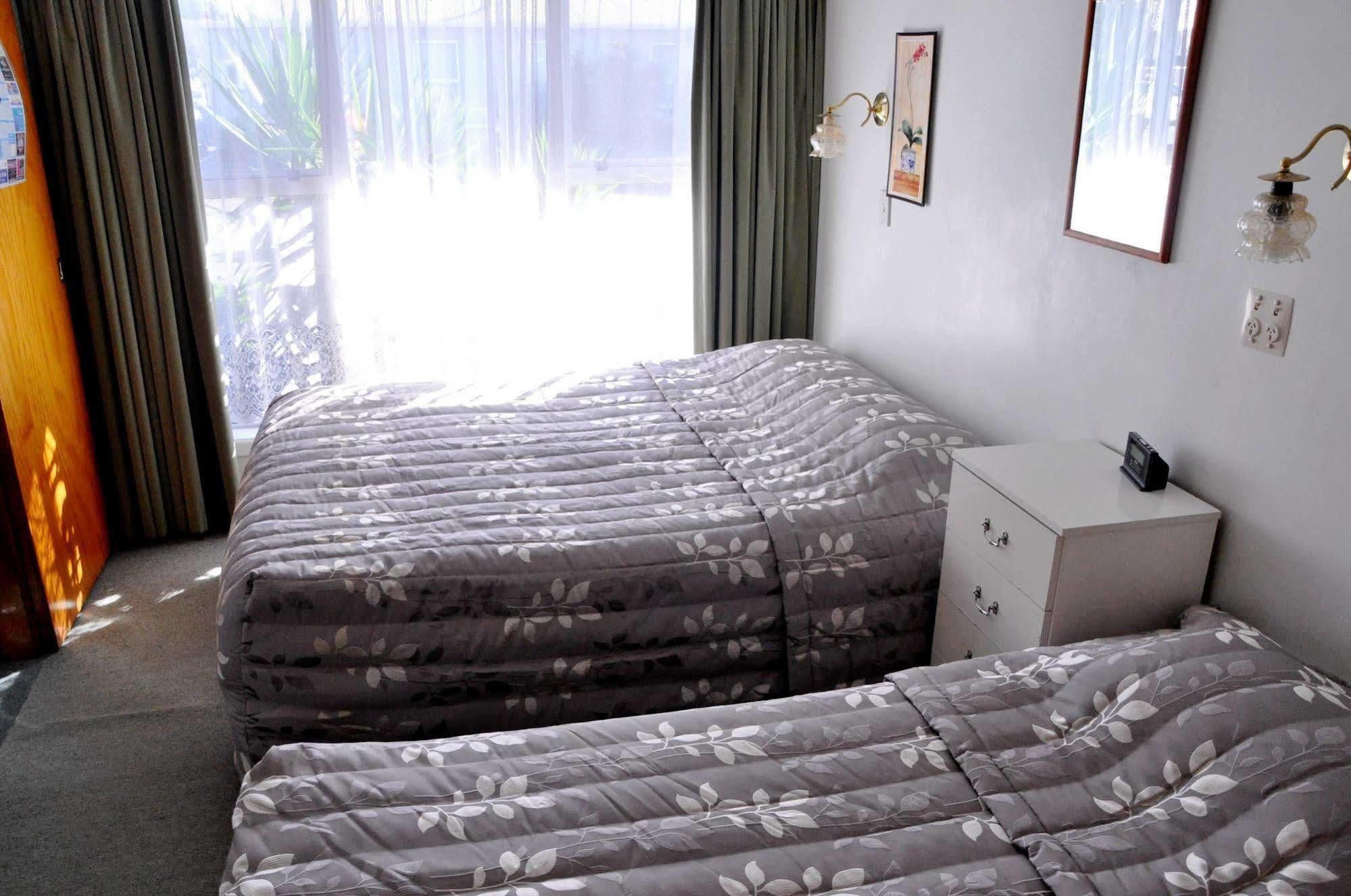 Braemar Motor Inn Ню Плимут Екстериор снимка