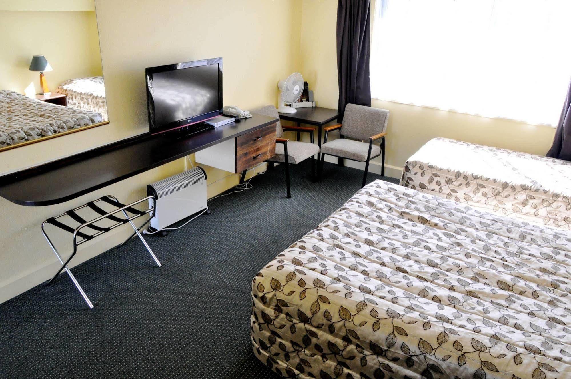 Braemar Motor Inn Ню Плимут Екстериор снимка