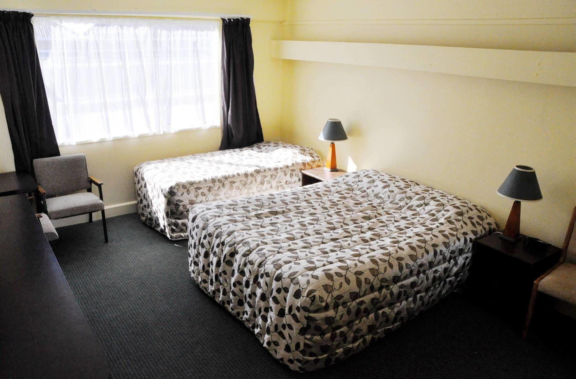Braemar Motor Inn Ню Плимут Екстериор снимка